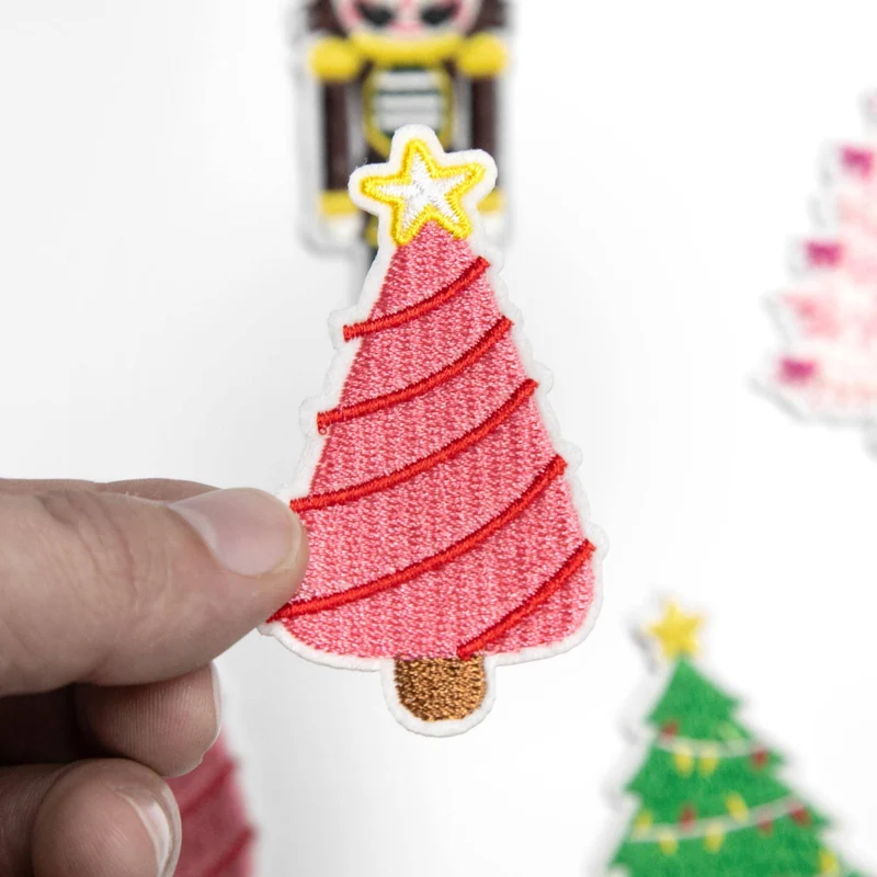 Écusson sapin de Noël rose et rouge brodé | Thermocollant
