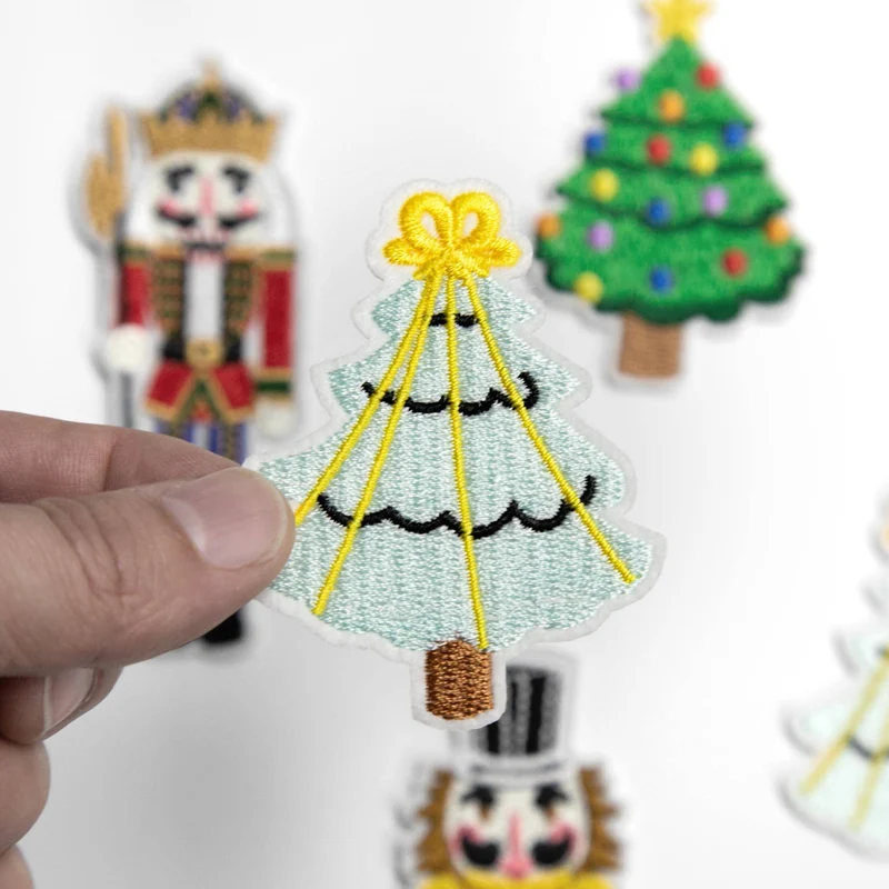 Écusson sapin de Noël pastel avec boucle brodé | Thermocollant