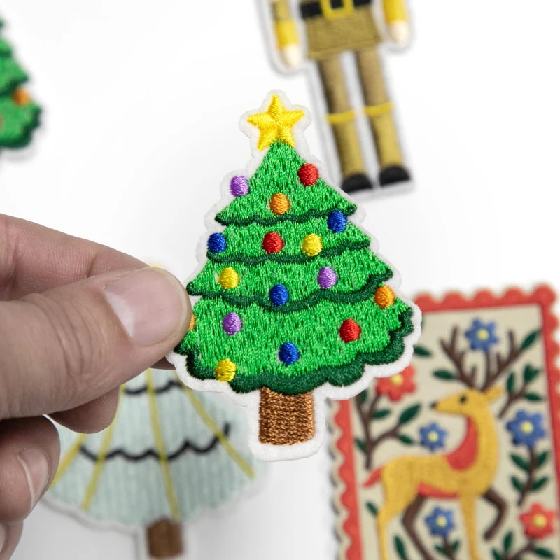 Écusson sapin de Noël décoré brodé | Thermocollant