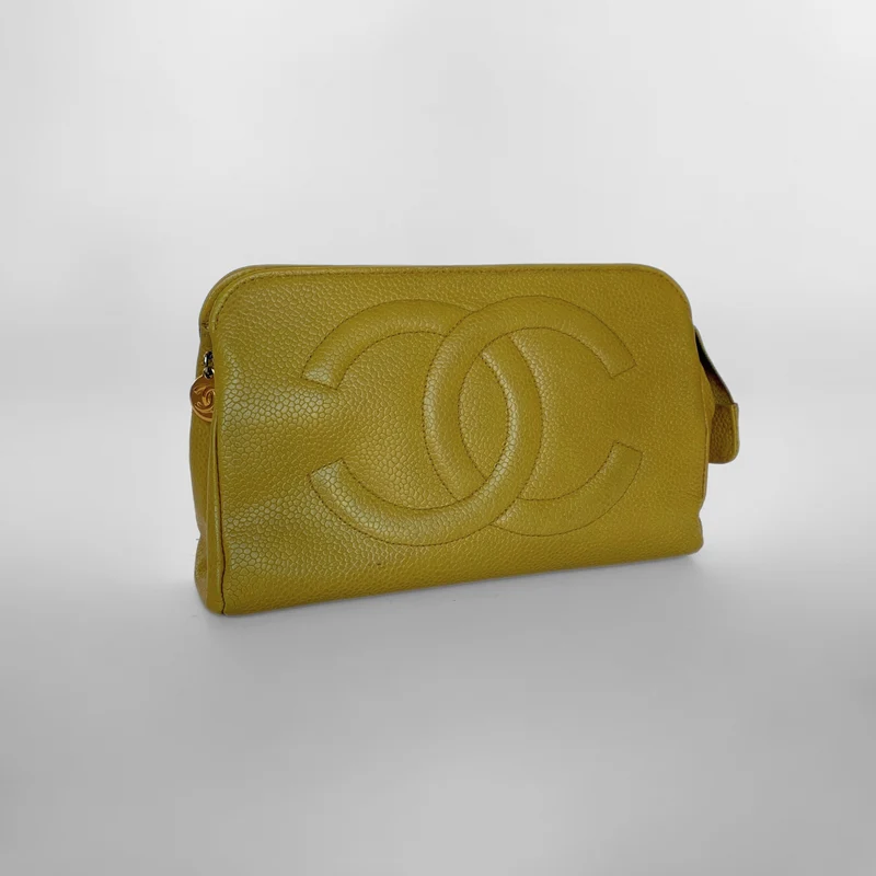 Chanel Trousse à maquillage en cuir caviar