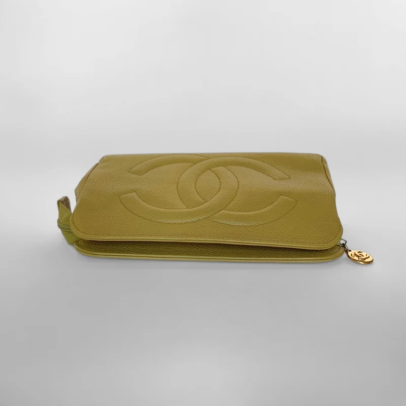Chanel Trousse à maquillage en cuir caviar