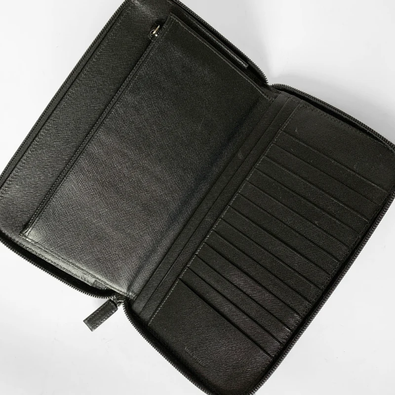 Prada Porte-monnaie en cuir