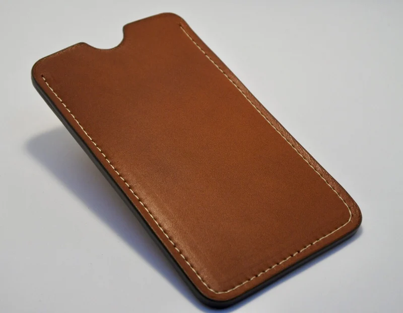 Étui smartphone cuir