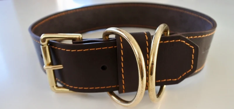 Collier avec surpiqûre