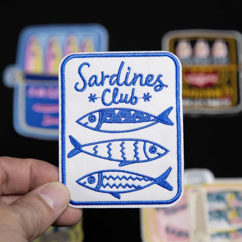 Sardines Club | Écusson thermocollant brodé poisson