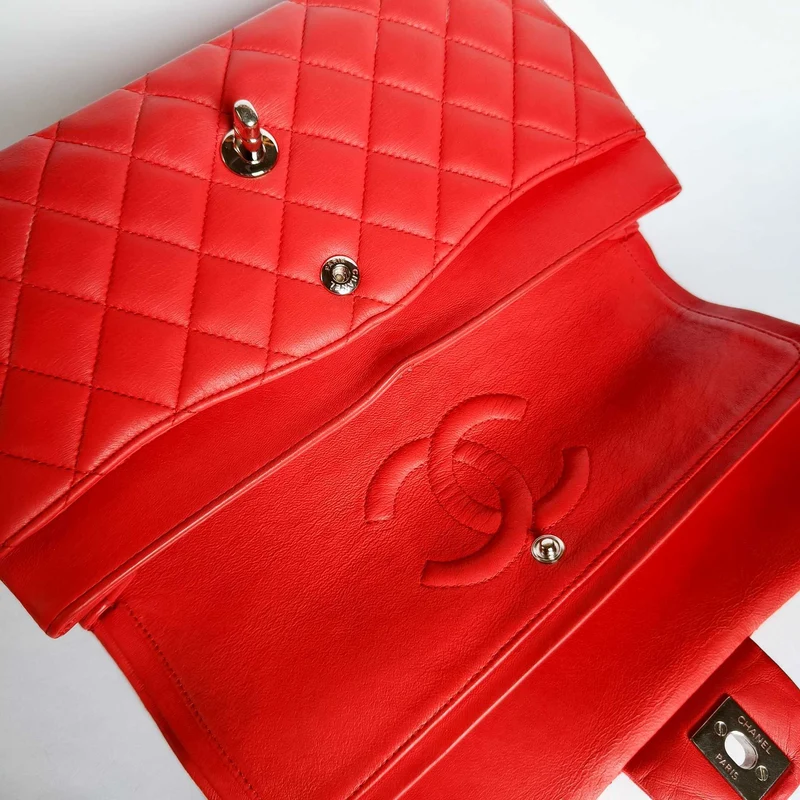 Chanel Classic Flap Bag Cuir d'agneau moyen