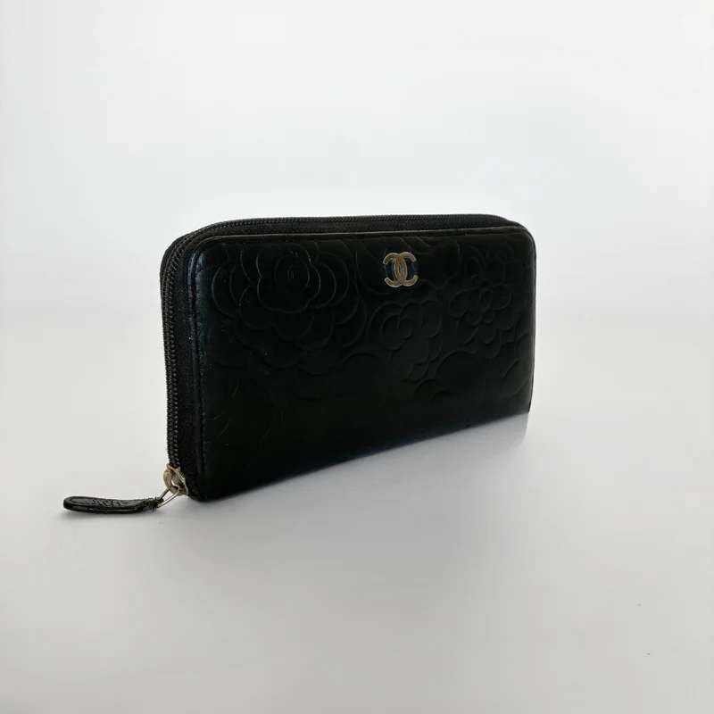 Chanel Portefeuille Camelia grand format en cuir d'agneau