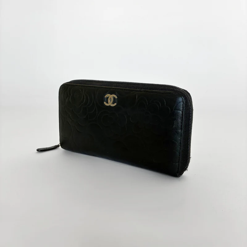 Chanel Portefeuille Camelia grand format en cuir d'agneau