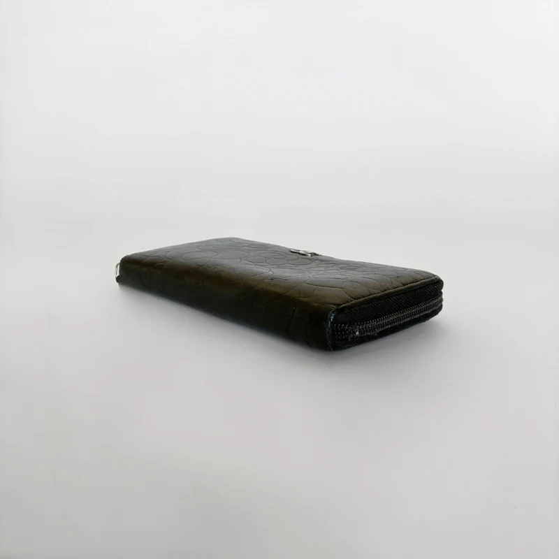 Chanel Portefeuille Camelia grand format en cuir d'agneau