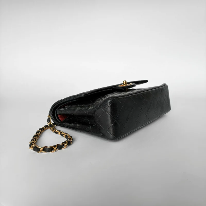 Chanel Classic Flap Bag Cuir d'agneau moyen
