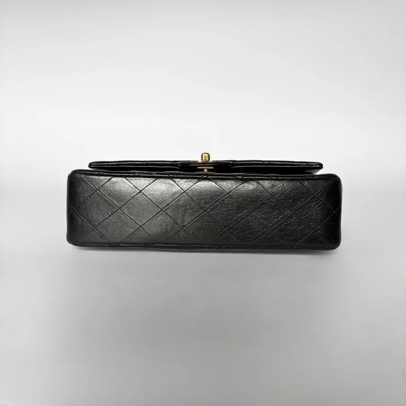 Chanel Classic Flap Bag Cuir d'agneau moyen