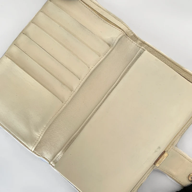 Chanel Portefeuille long français Caviar CC blanc