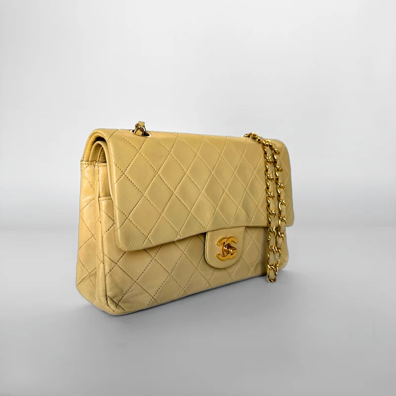 Chanel Classic Flap Bag Cuir d'agneau moyen
