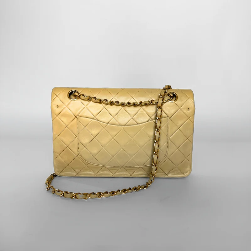 Chanel Classic Flap Bag Cuir d'agneau moyen