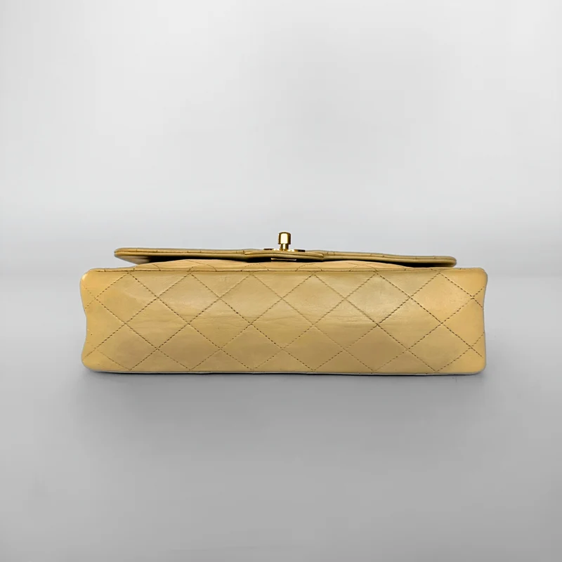 Chanel Classic Flap Bag Cuir d'agneau moyen