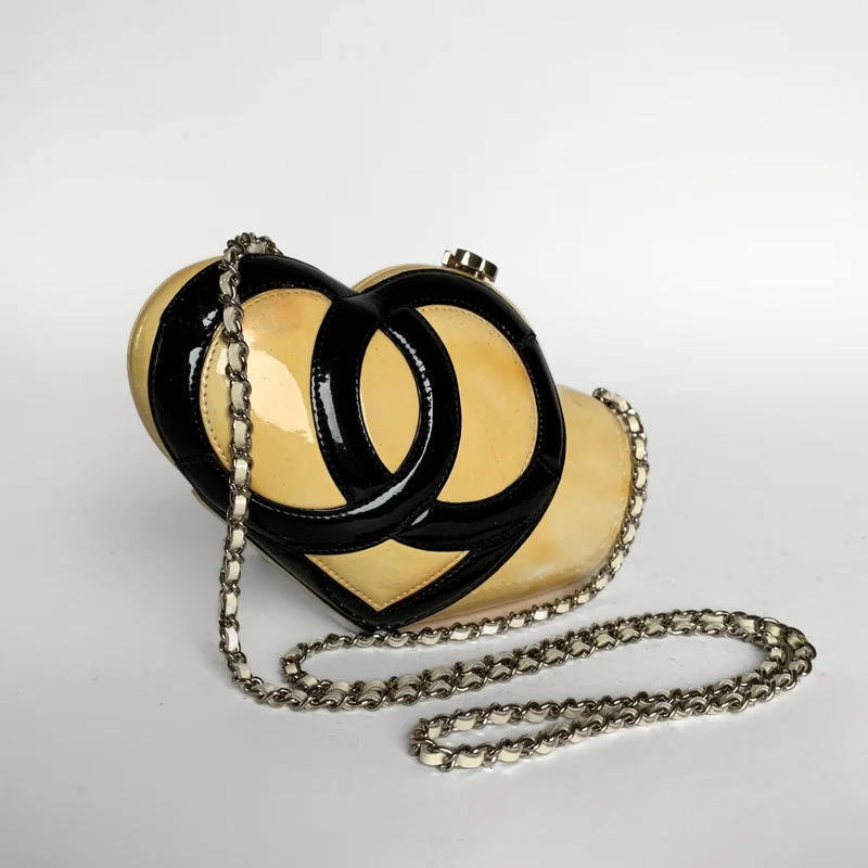 Chanel Sac Bandoulière Coeur Cuir Verni (Limited Edition)
