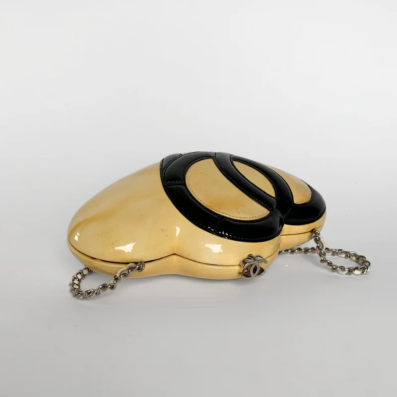 Chanel Sac Bandoulière Coeur Cuir Verni (Limited Edition)