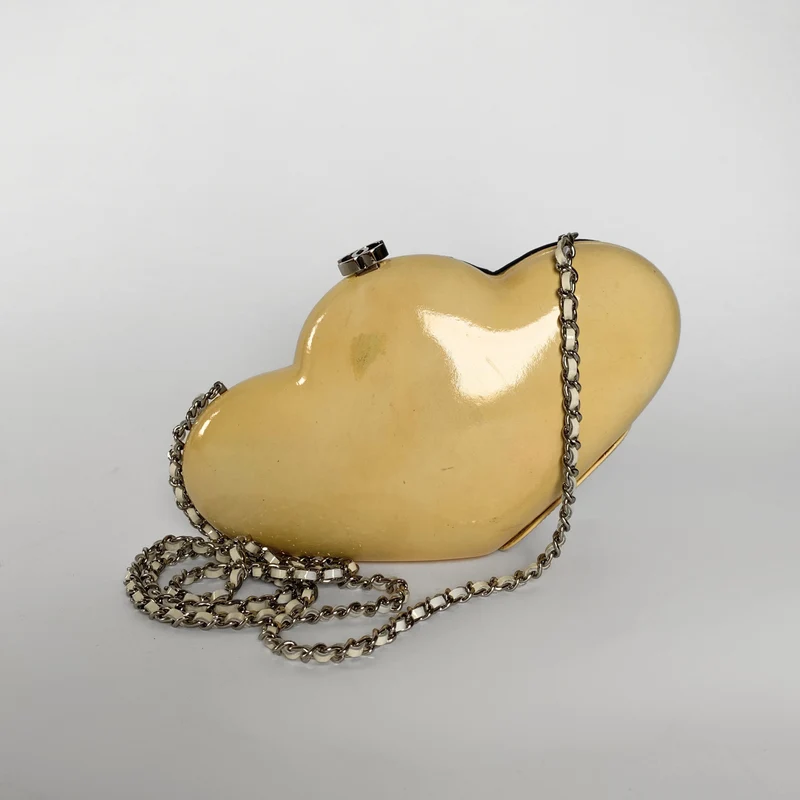 Chanel Sac Bandoulière Coeur Cuir Verni (Limited Edition)