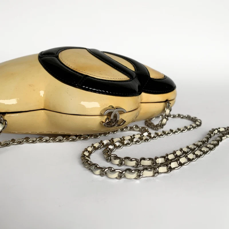 Chanel Sac Bandoulière Coeur Cuir Verni (Limited Edition)