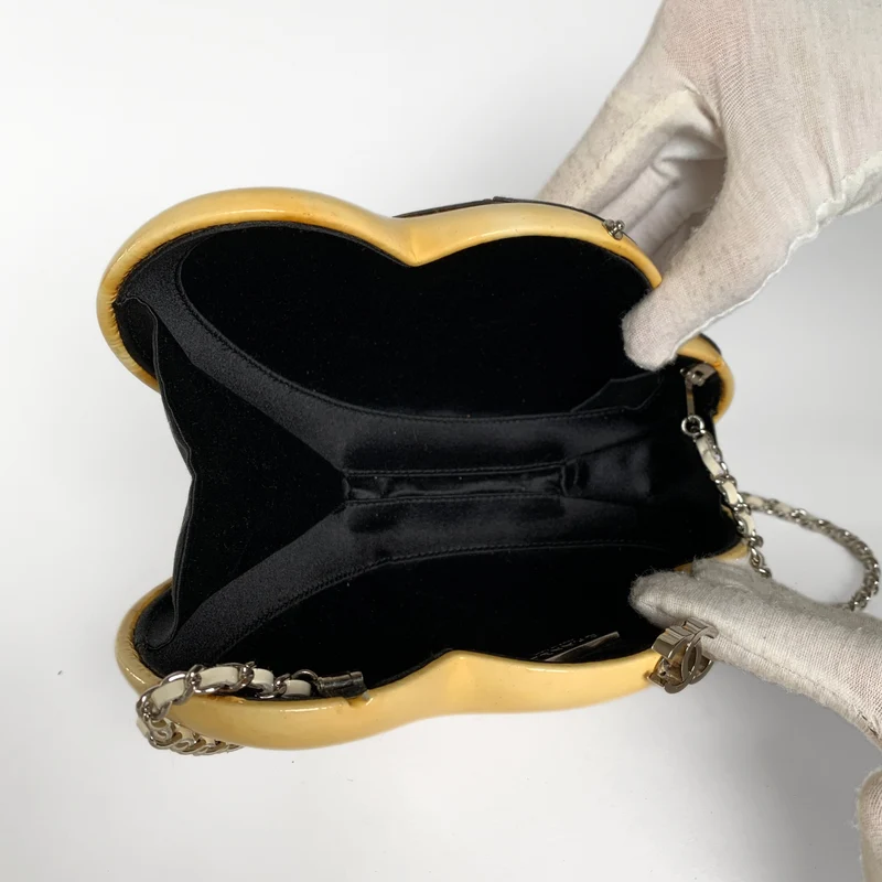 Chanel Sac Bandoulière Coeur Cuir Verni (Limited Edition)