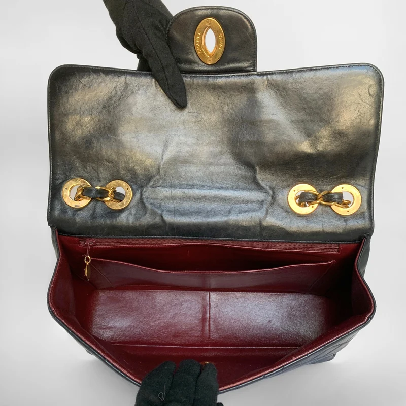 Chanel Classic Flap Bag Maxi cuir d'agneau