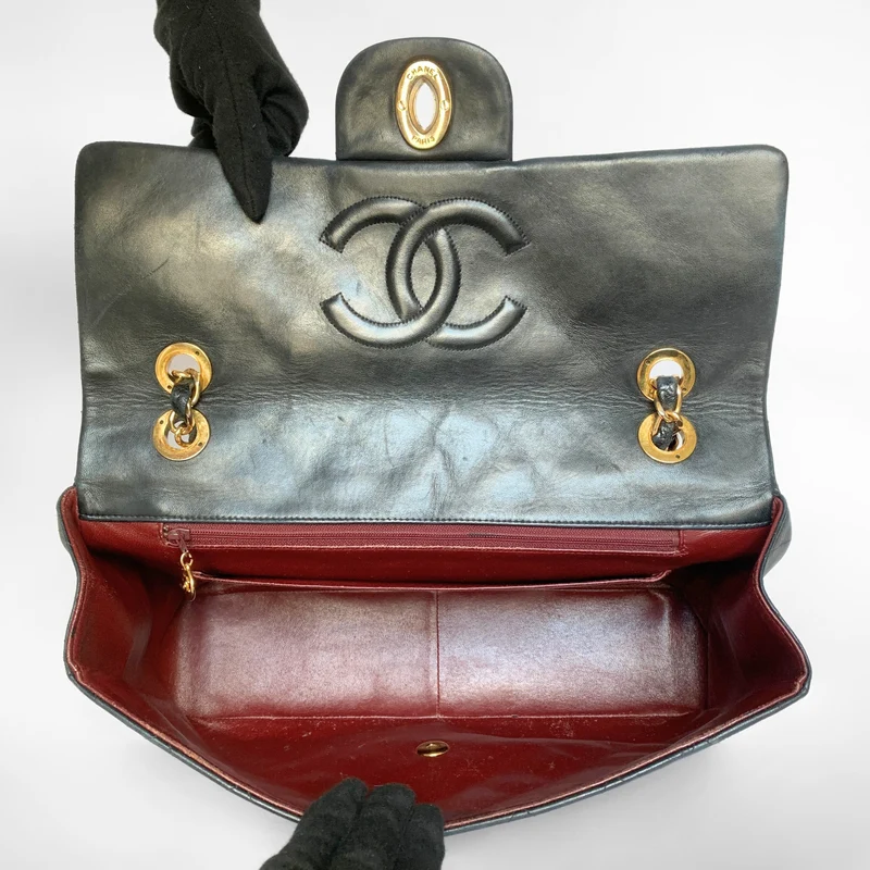 Chanel Classic Flap Bag Maxi cuir d'agneau
