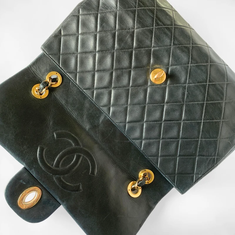Chanel Classic Flap Bag Maxi cuir d'agneau