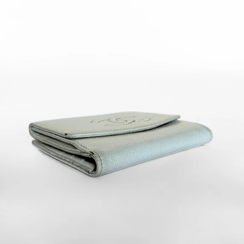 Chanel Portefeuille compact Timeless CC Caviar blanc