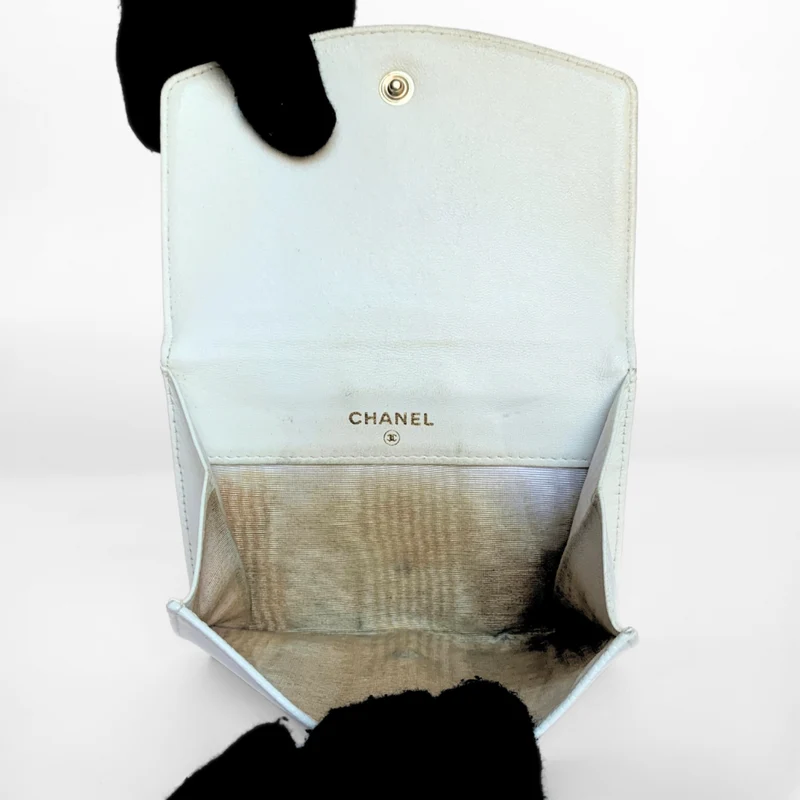 Chanel Portefeuille compact Timeless CC Caviar blanc