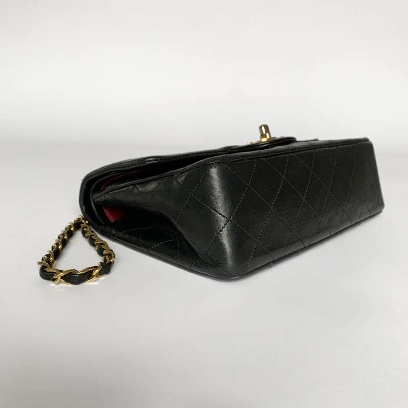 Chanel Classic Flap Bag Petit cuir d'agneau