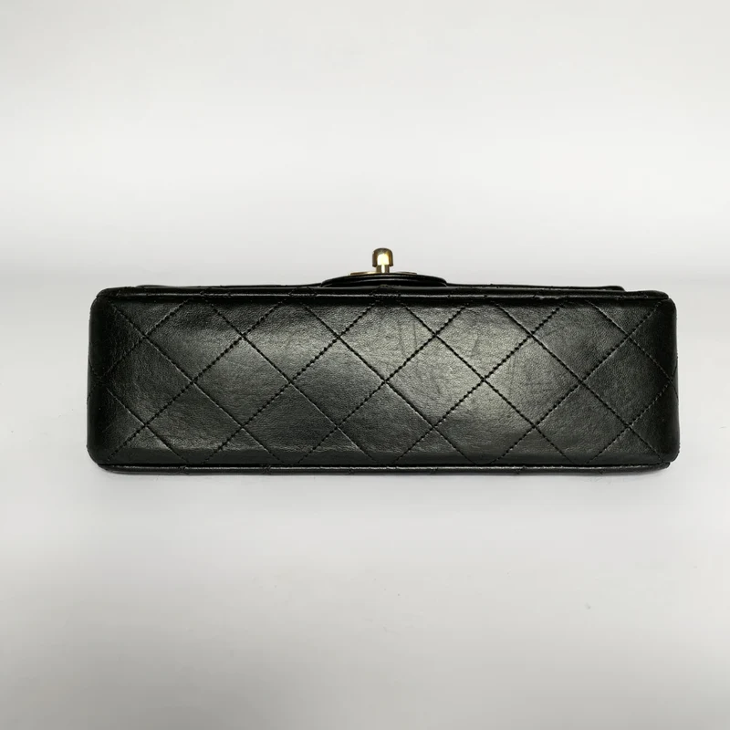 Chanel Classic Flap Bag Petit cuir d'agneau