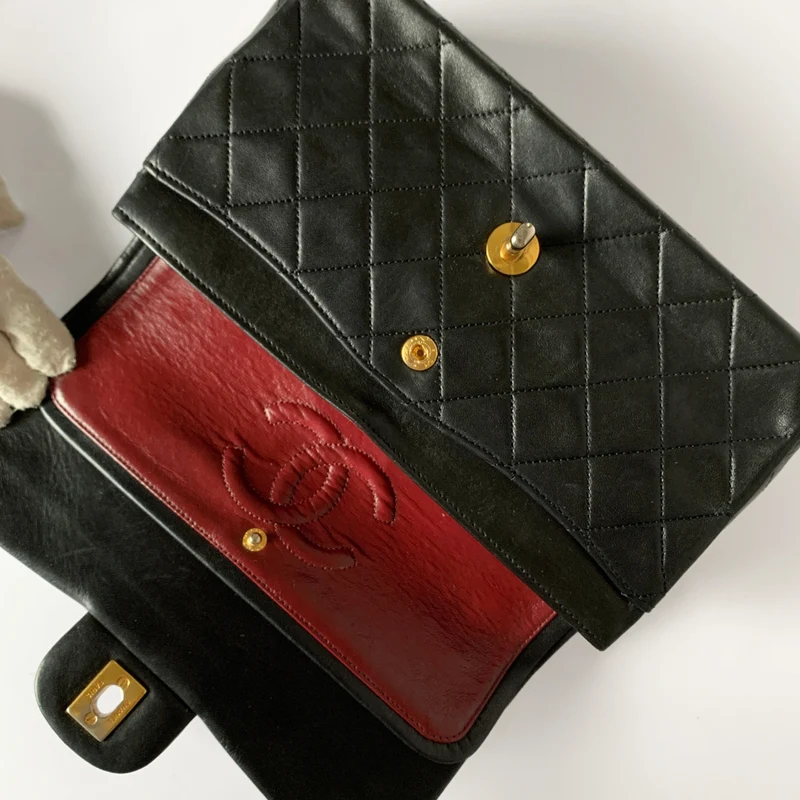 Chanel Classic Flap Bag Petit cuir d'agneau