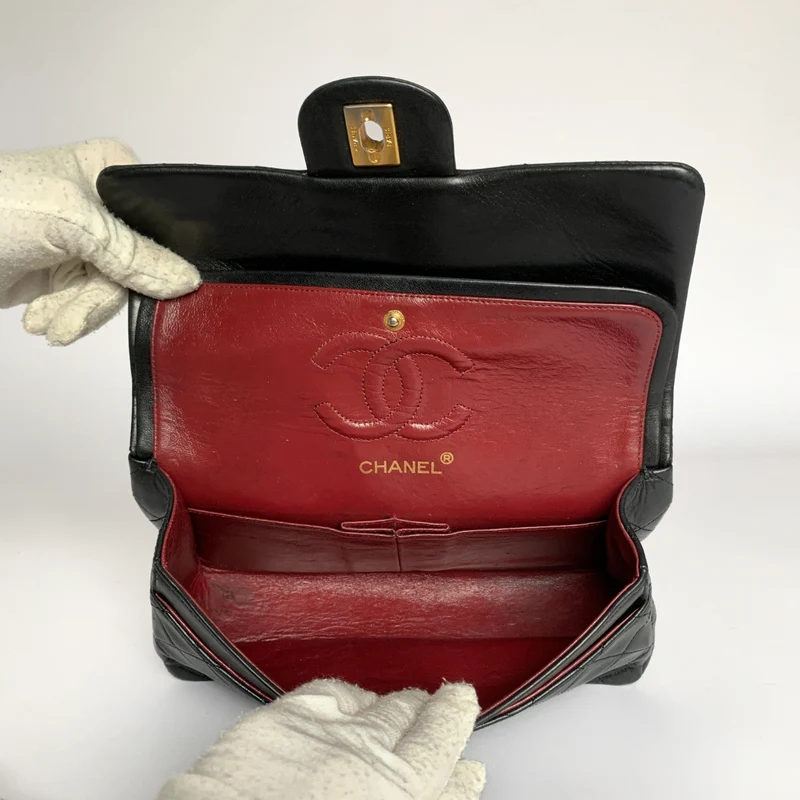 Chanel Classic Flap Bag Petit cuir d'agneau