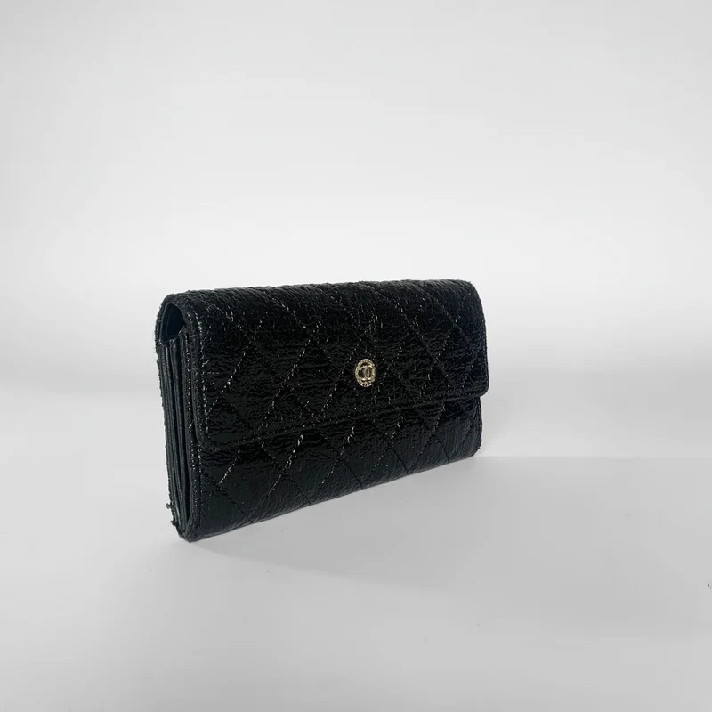 Chanel Portefeuille long Paris Edinburgh en daim matelassé noir et or