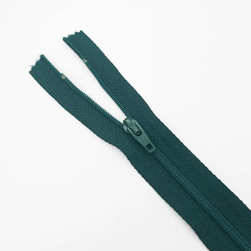 Fermeture éclair YKK | Fermeture à glissière fermée | Spirale en nylon | N° 2 | 18.5 cm (7 1/4 po) | ZIP1068