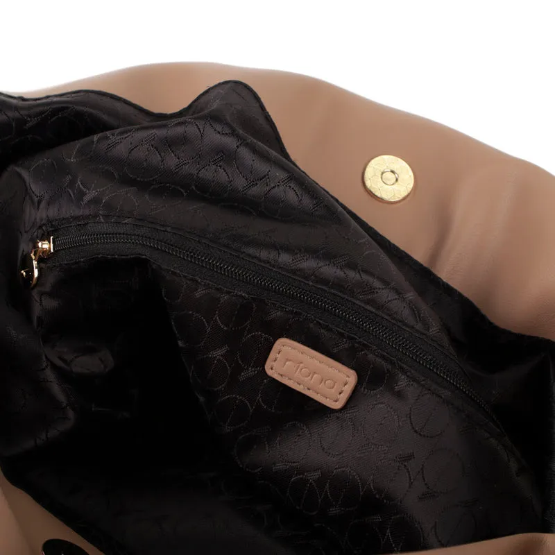 Riona Donna Hobo