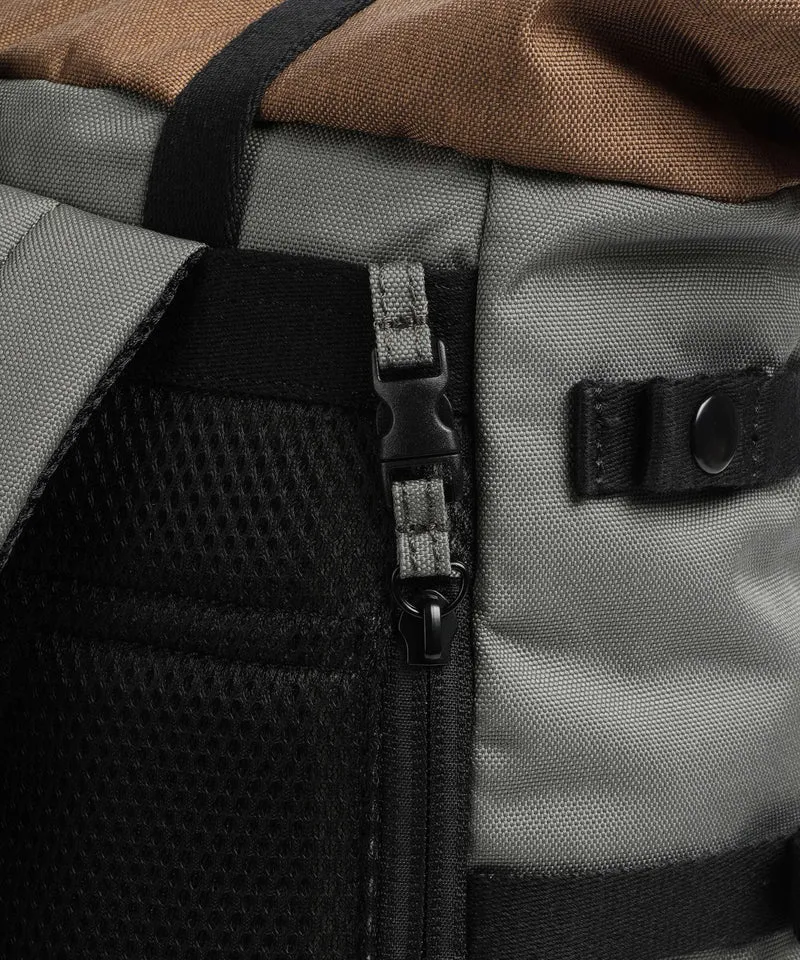 Doughnut Paratrooper Sac à dos roll-top grey/khaki