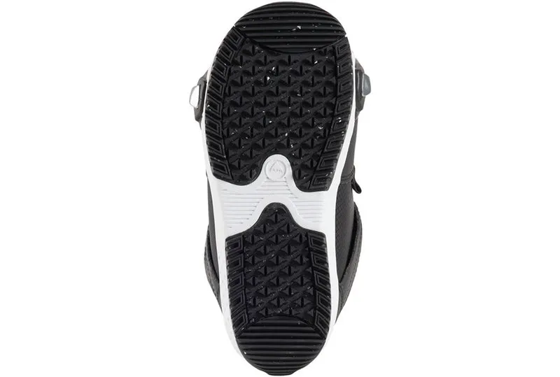 LES PETITS MARCHENT SUR SNOWBOARD BOTTES