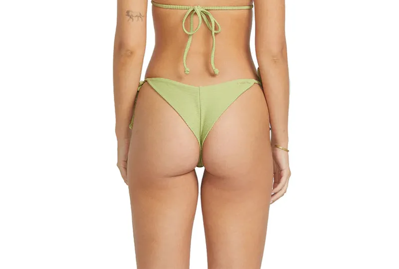 BAS DE BIKINI TANGA À NOUER SUR LE CÔTÉ TANLINES