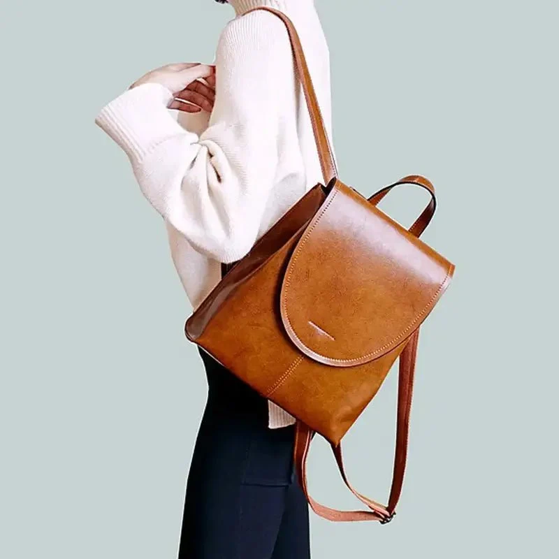 Sac à dos femme lustré à rabat - Suzanne