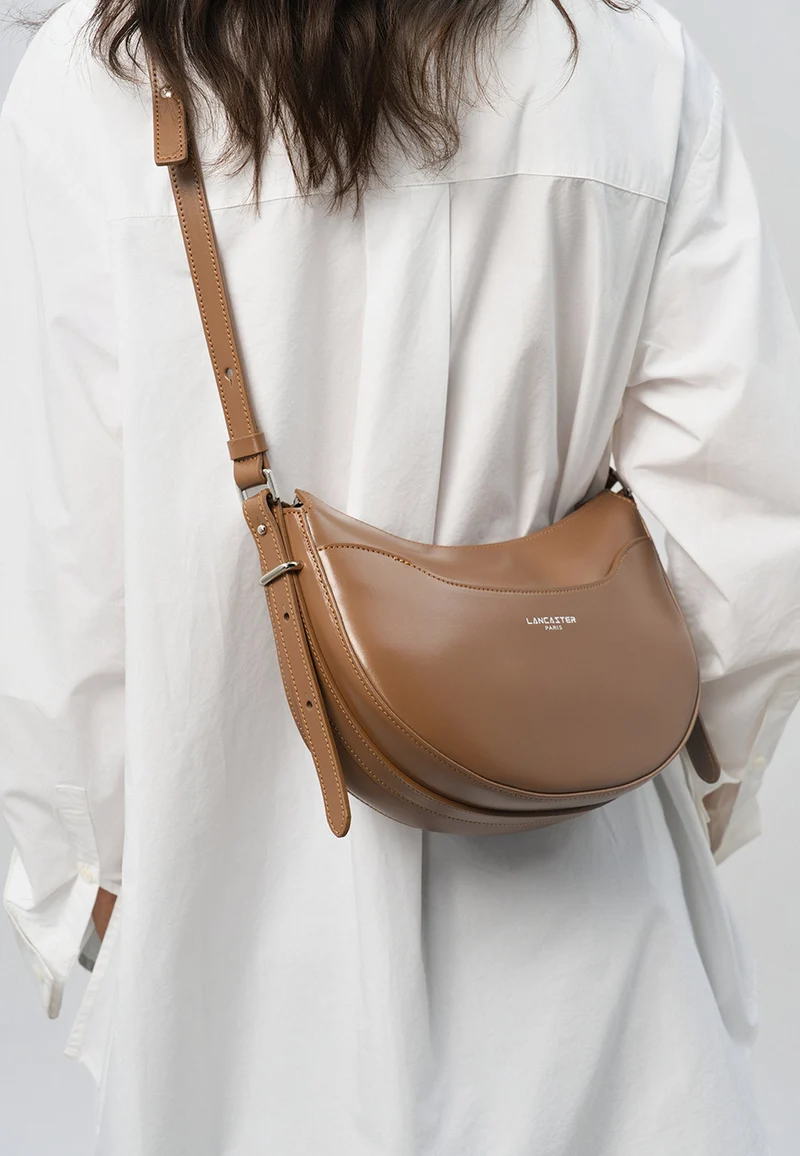 Lancaster Sac Demi-lune Zippé Suave Ace Cuir Noisette