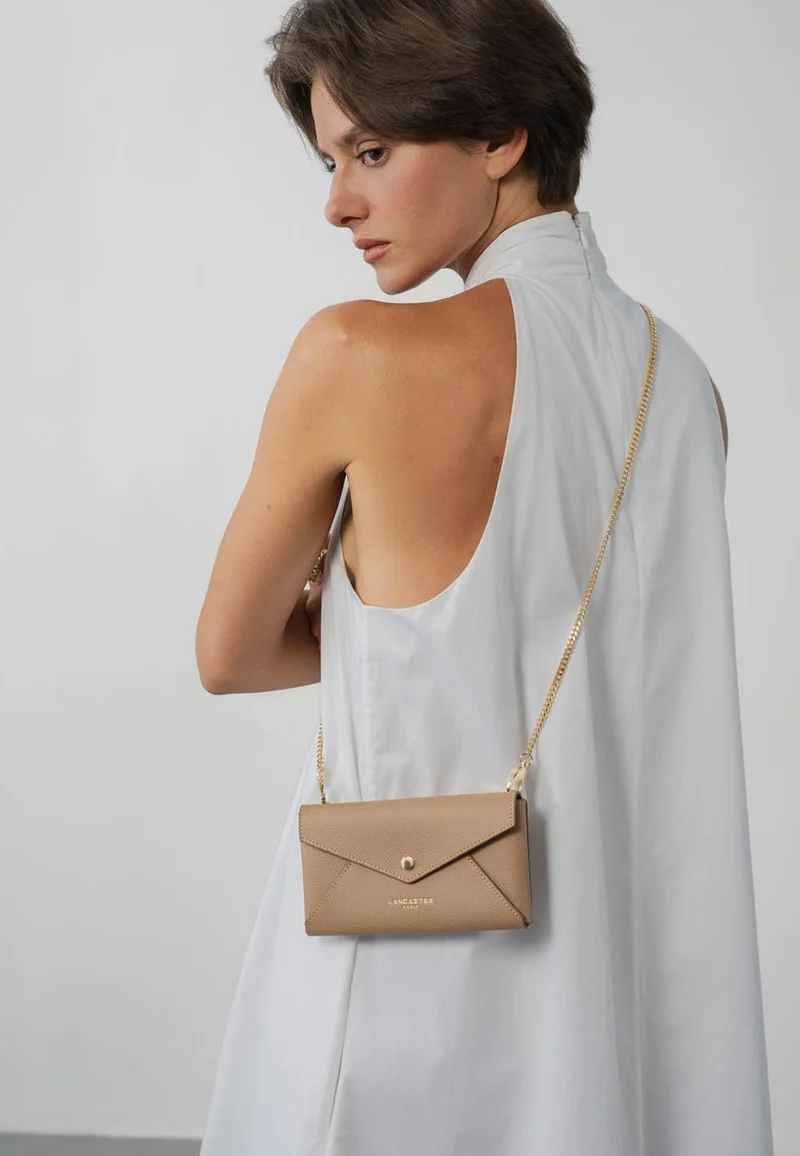 Lancaster Pochette à Rabat Sierra PM Cuir Grainé Sable