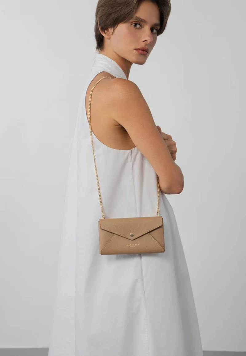 Lancaster Pochette à Rabat Sierra PM Cuir Grainé Sable