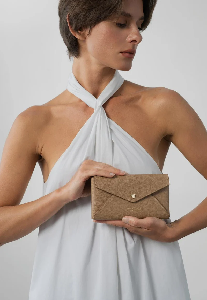 Lancaster Pochette à Rabat Sierra PM Cuir Grainé Sable