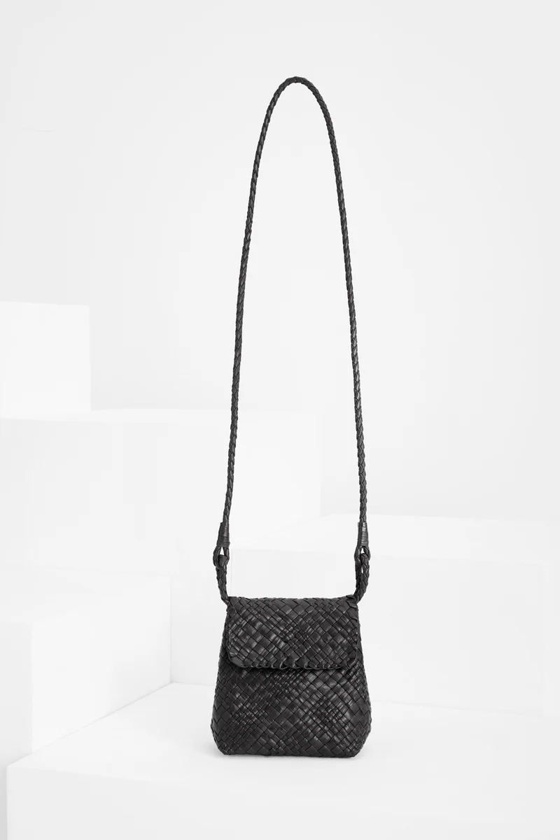 ROMANCE Black