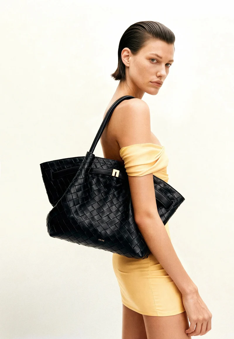 JW PEI Cabas Hana Medium Woven Black