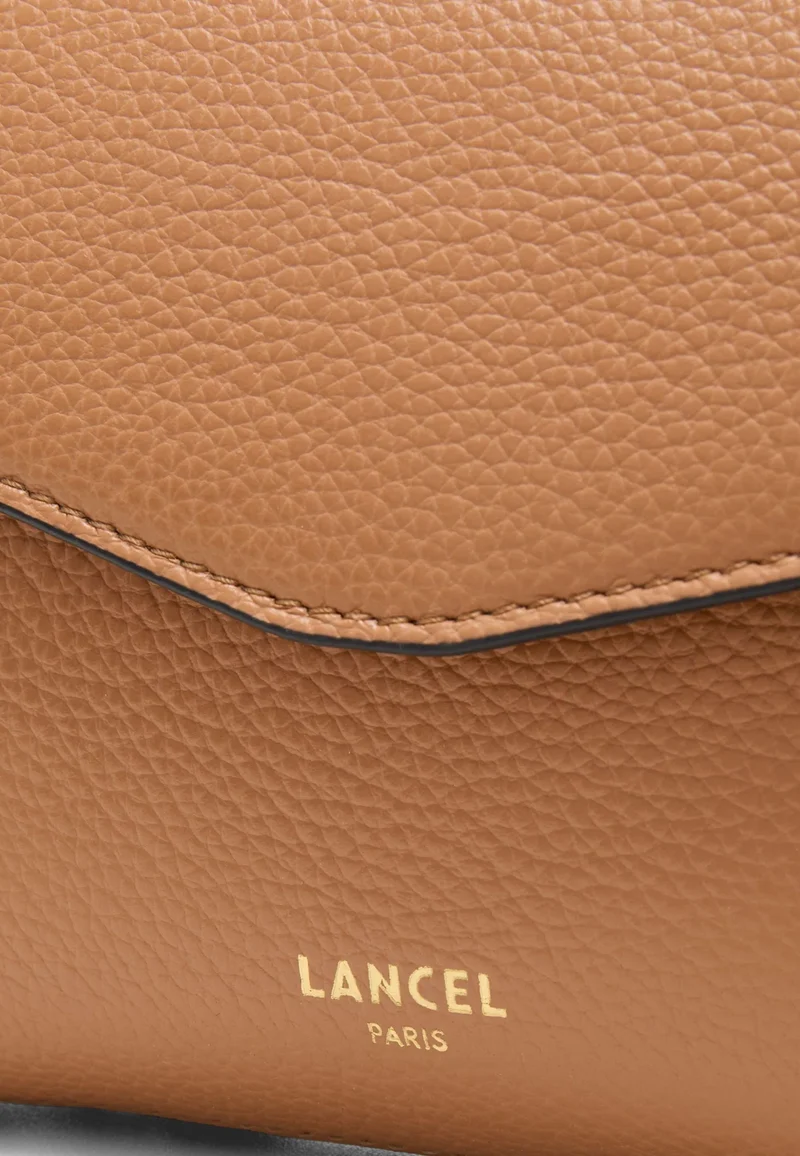 Lancel Enveloppe Pochette Chaîne Porte-Cartes Amovible Cuir Camel