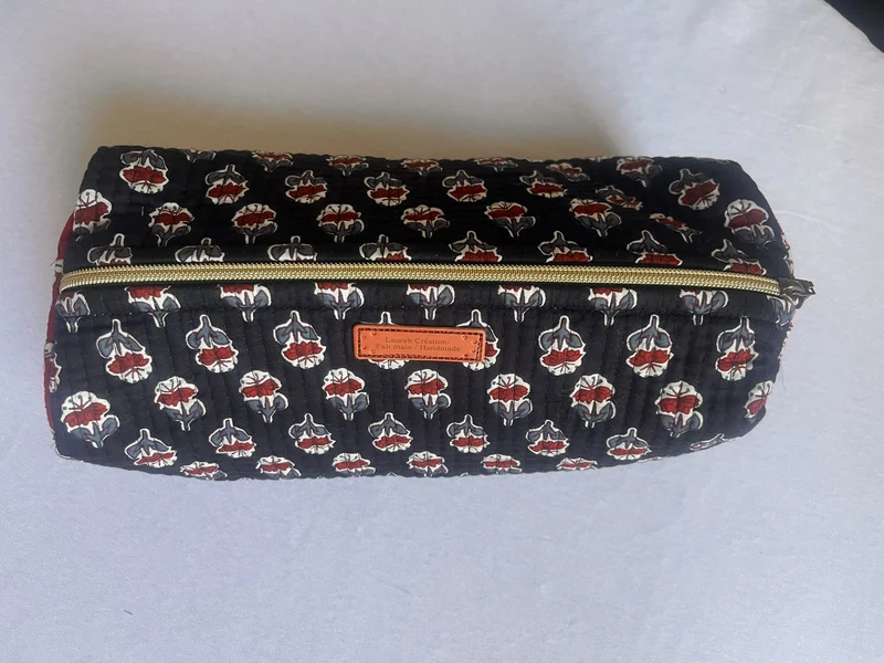 Trousse en coton matelassé imprimé bleu marine / rouge - Fait main