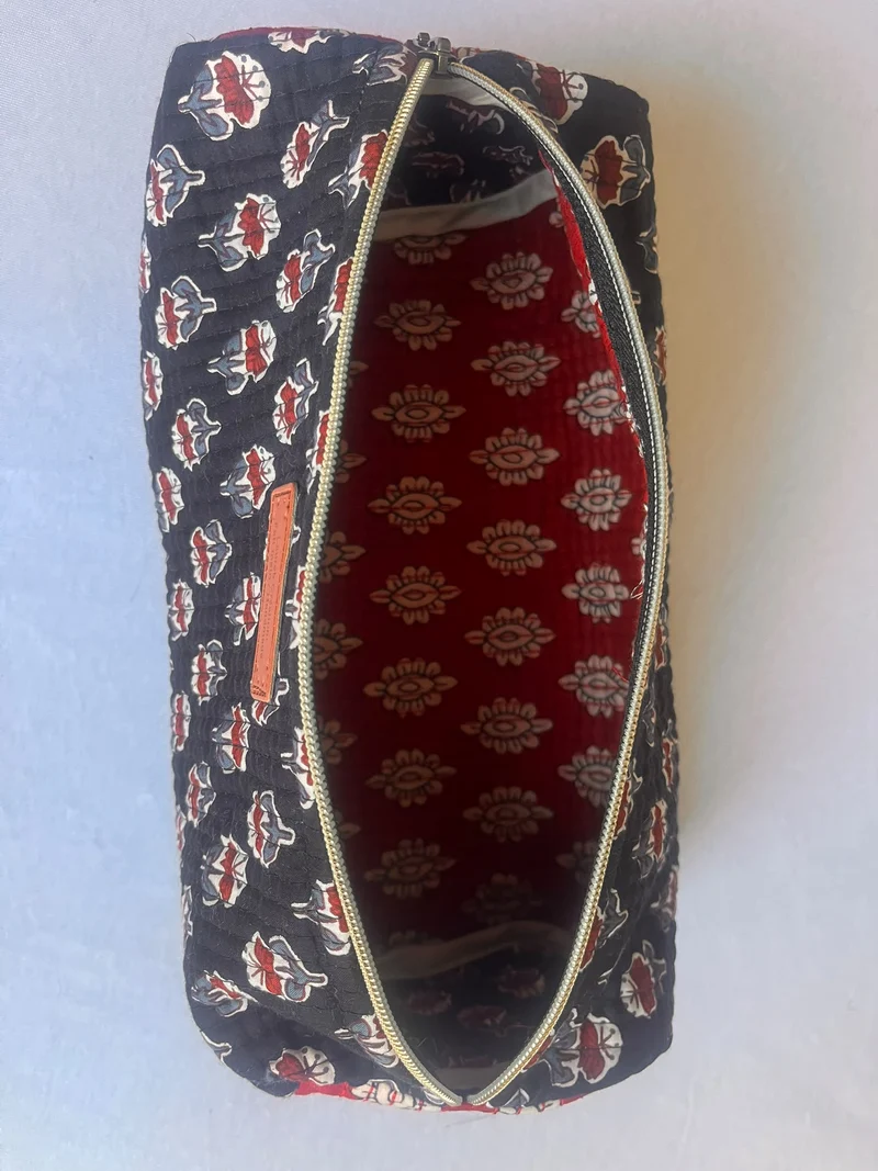 Trousse en coton matelassé imprimé bleu marine / rouge - Fait main