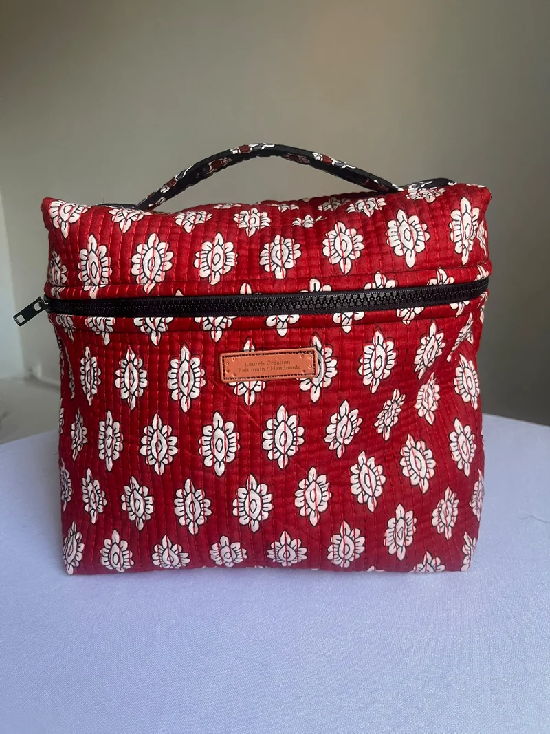 Trousse Vanity en coton matelassé imprimé rouge/blanc - Fait main